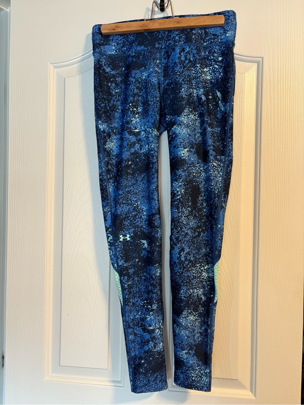 Women’s Under Armour Blue Marble Print workout Leggings (medium / large)